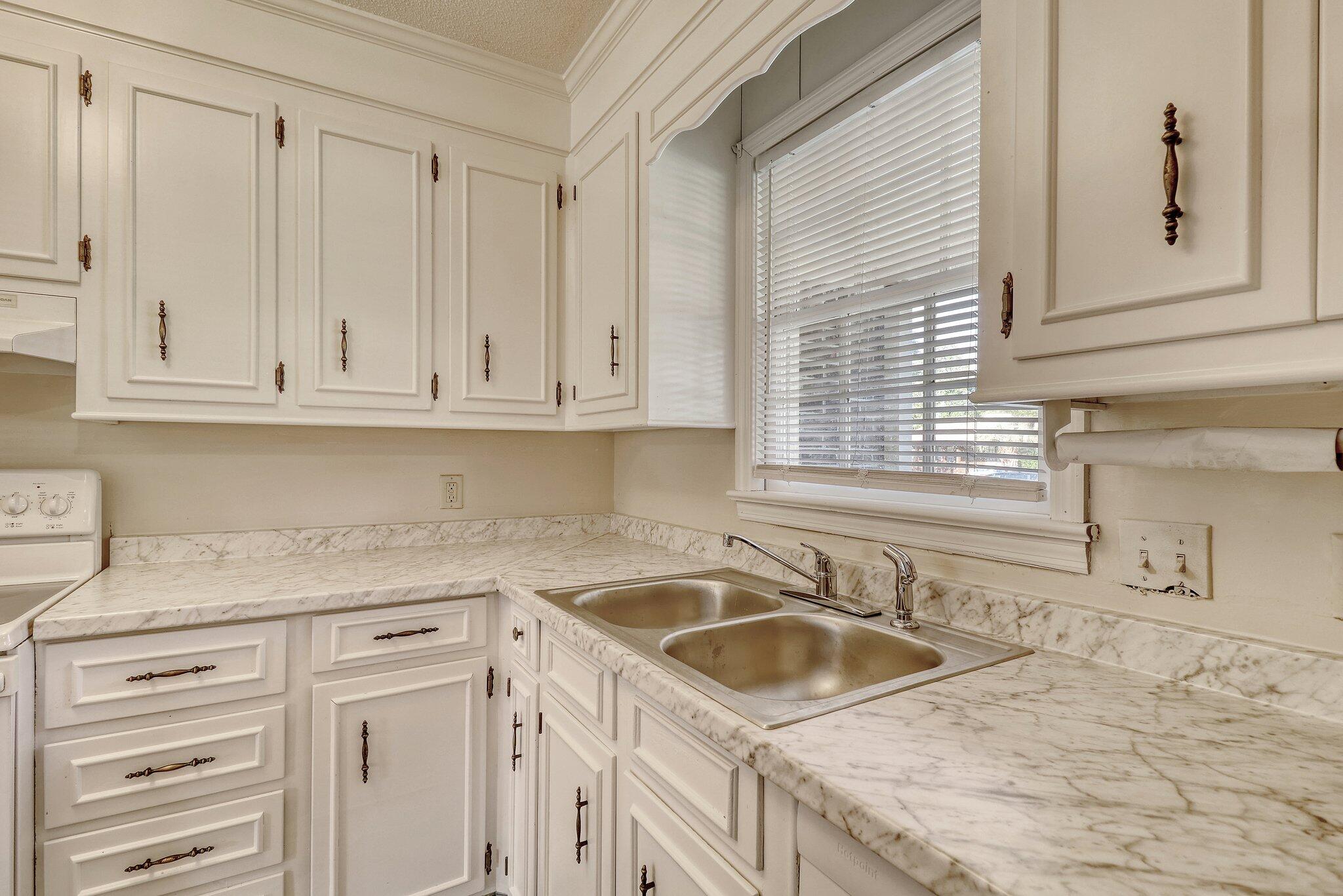 522 Longleaf Road Summerville, SC 29486 - Photo 12 of 31 18-web-or-mls-CREM_522 Longleaf_018