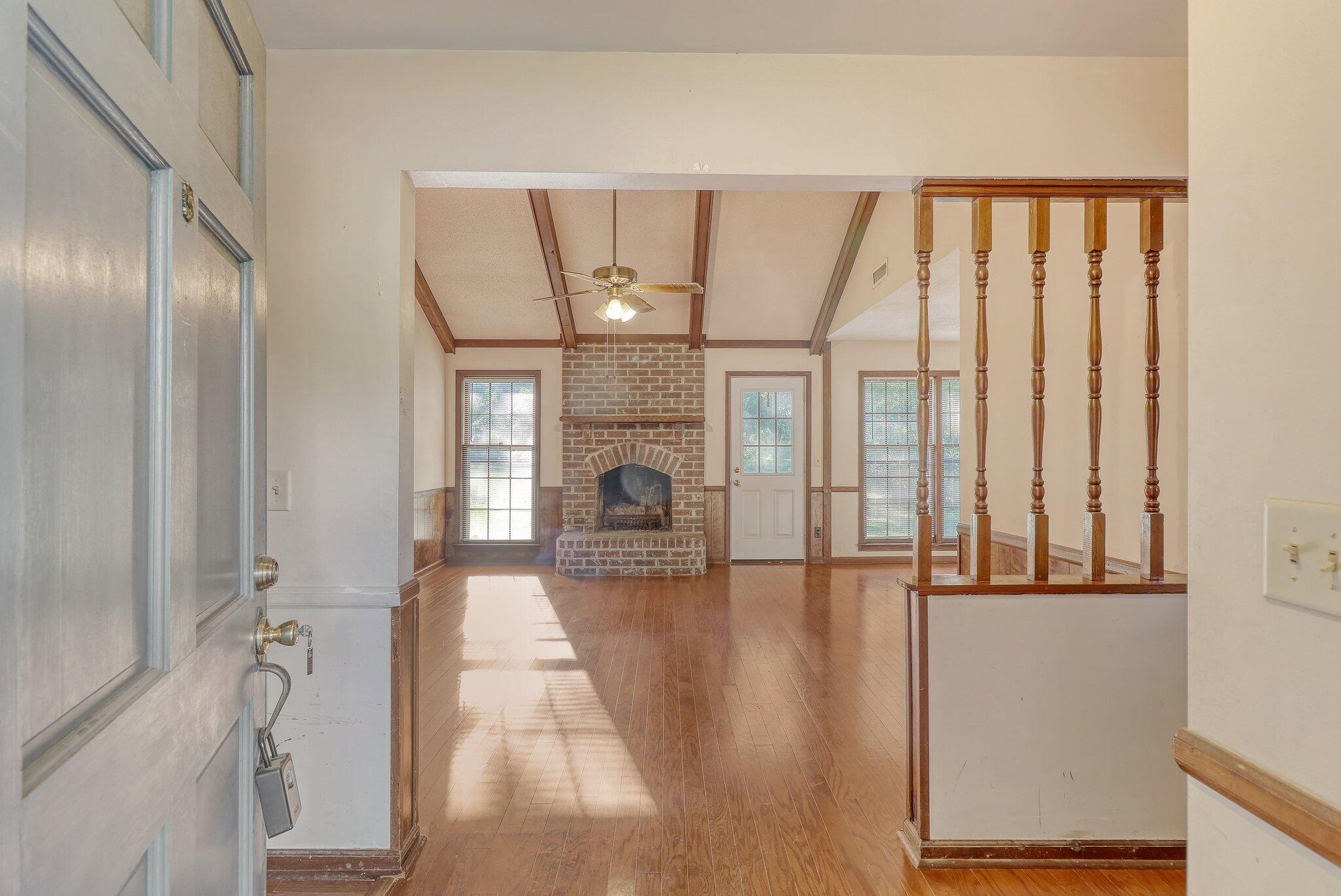 522 Longleaf Road Summerville, SC 29486 - Photo 4 of 31 31-web-or-mls-CREM_522 Longleaf_031