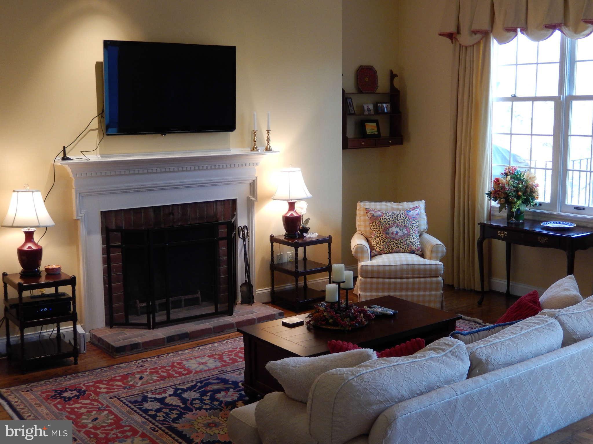 8035 Strauff Road, Unit 2 Towson, MD 21204 - Photo 6 of 19 Living Room