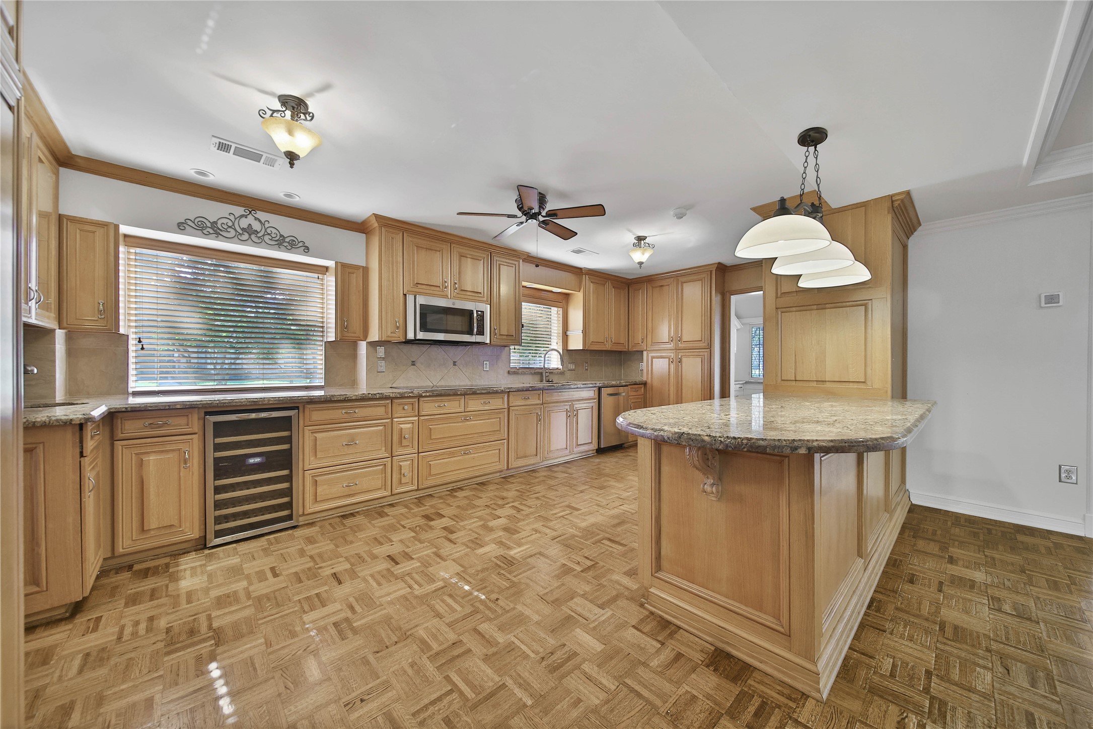 1147 Thornton Road Houston, TX 77018 - Photo 11 of 45 Gallery Image 11