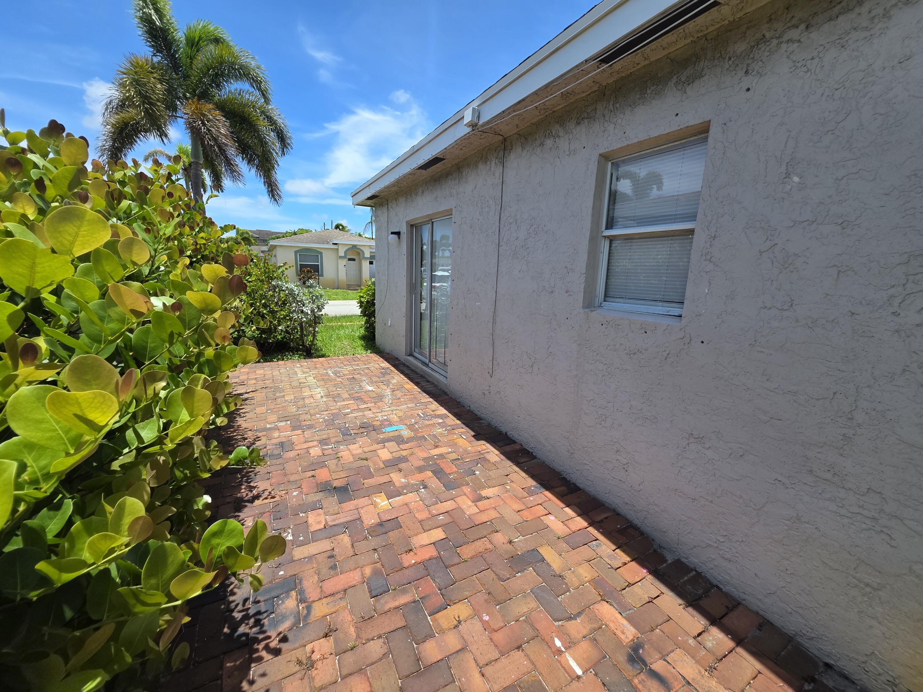 569 East Ridge Circle North Boynton Beach, FL 33435 - Photo 23 of 25 10
