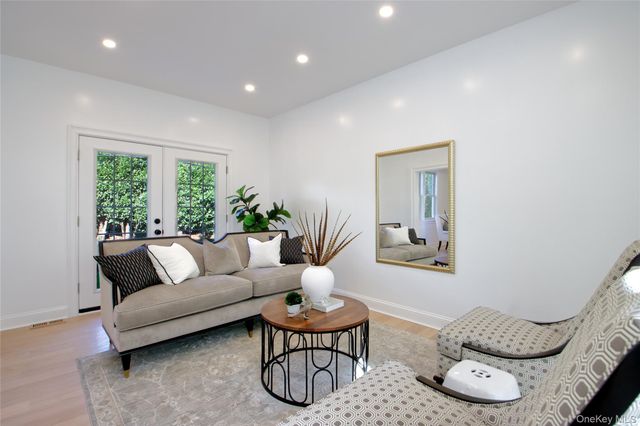 $3,390,000 | 108 Tanners Pond Road, Garden City, NY 11530