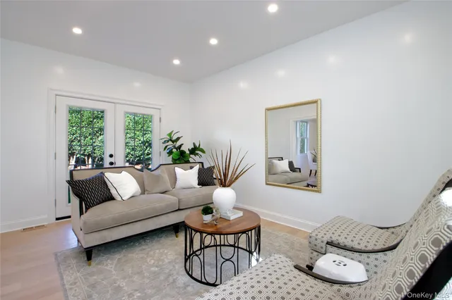 $3,390,000 | 108 Tanners Pond Road, Garden City, NY 11530