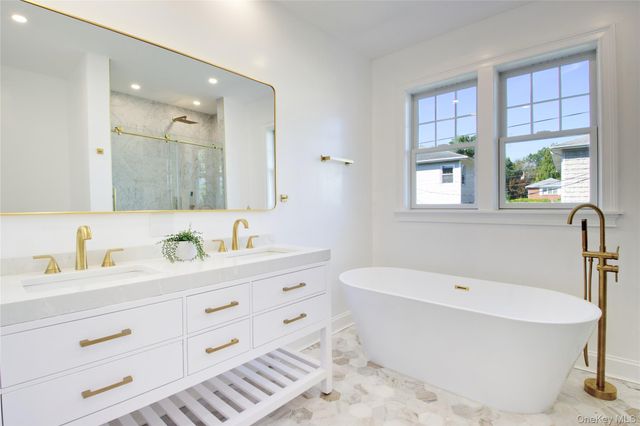 $3,390,000 | 108 Tanners Pond Road, Garden City, NY 11530