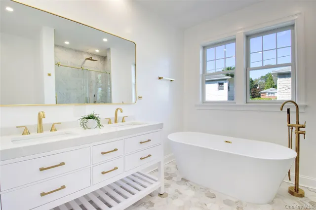 $3,390,000 | 108 Tanners Pond Road, Garden City, NY 11530