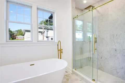 $3,390,000 | 108 Tanners Pond Road, Garden City, NY 11530