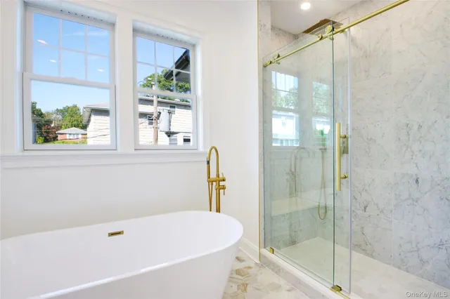 $3,390,000 | 108 Tanners Pond Road, Garden City, NY 11530