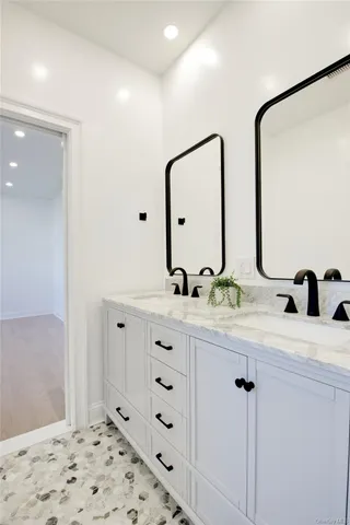 $3,390,000 | 108 Tanners Pond Road, Garden City, NY 11530