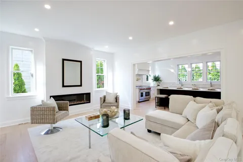 $3,390,000 | 108 Tanners Pond Road, Garden City, NY 11530