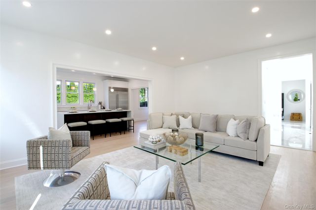 $3,390,000 | 108 Tanners Pond Road, Garden City, NY 11530