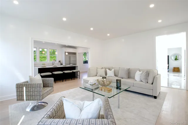 $3,390,000 | 108 Tanners Pond Road, Garden City, NY 11530