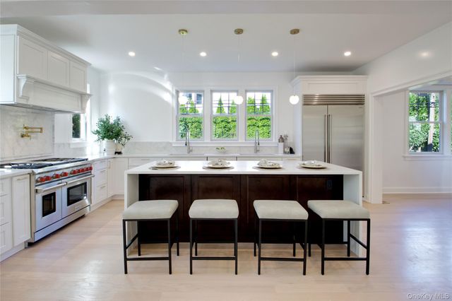 $3,390,000 | 108 Tanners Pond Road, Garden City, NY 11530