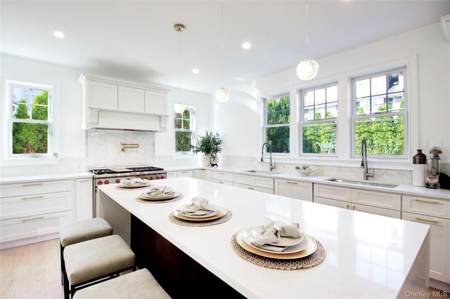 $3,390,000 | 108 Tanners Pond Road, Garden City, NY 11530