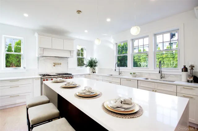 $3,390,000 | 108 Tanners Pond Road, Garden City, NY 11530