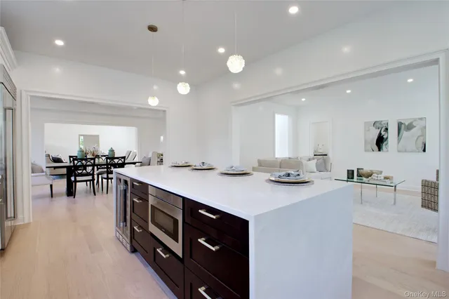 $3,390,000 | 108 Tanners Pond Road, Garden City, NY 11530