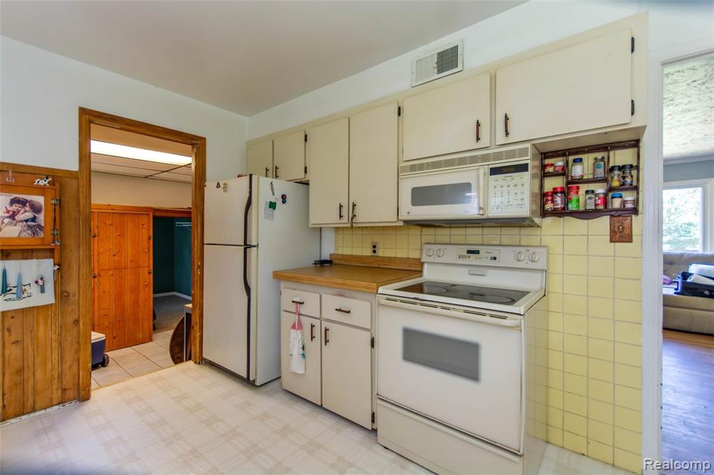 826 Michelson Road Rochester Hills, MI 48307 - Photo 9 of 34