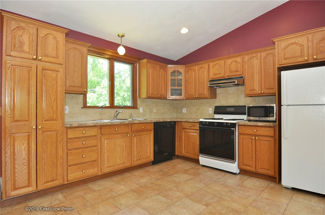 1289 Chopmist Hill Road Scituate, RI 02857 - Photo 13 of 38