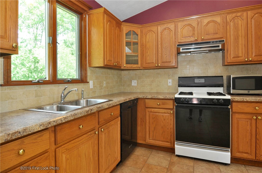 1289 Chopmist Hill Road Scituate, RI 02857 - Photo 15 of 38