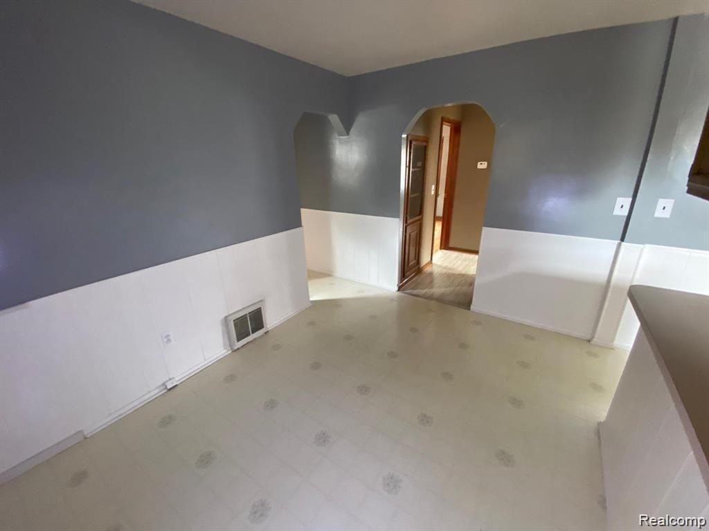 8448 Harding Street Center Line, MI 48015 - Photo 17 of 40 dining space.jpg