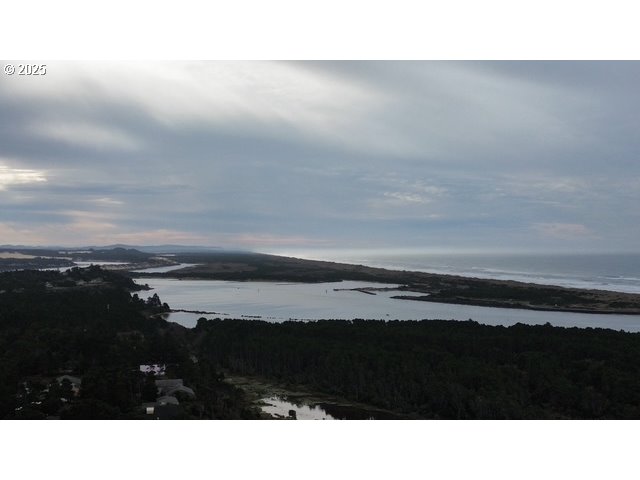 4 Bonnett Way Florence, OR 97439 - Photo 13 of 17 a view of a sky from balcony