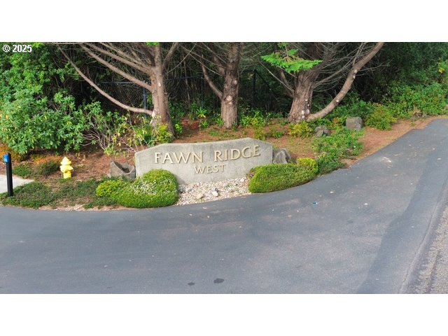 4 Bonnett Way Florence, OR 97439 - Photo 15 of 17 a black and white photo of a house