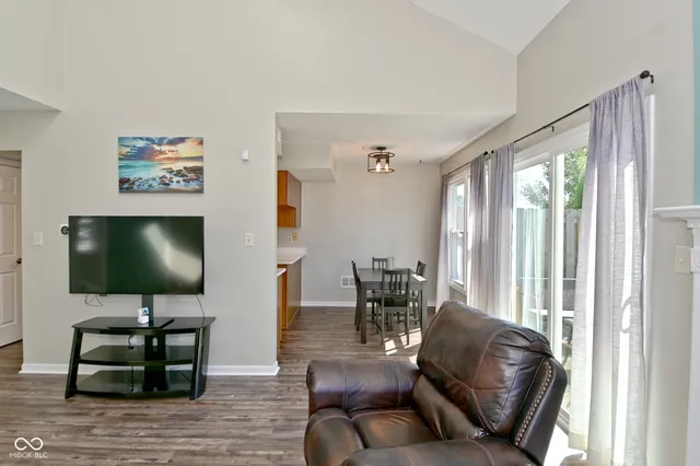 $215,000 | 4106 Eagle Cove W Drive, Indianapolis, IN 46254