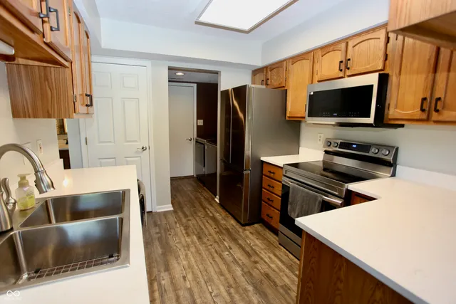 $215,000 | 4106 Eagle Cove W Drive, Indianapolis, IN 46254