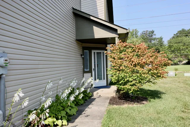 $215,000 | 4106 Eagle Cove W Drive, Indianapolis, IN 46254