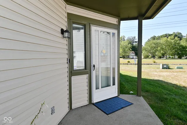 $215,000 | 4106 Eagle Cove W Drive, Indianapolis, IN 46254