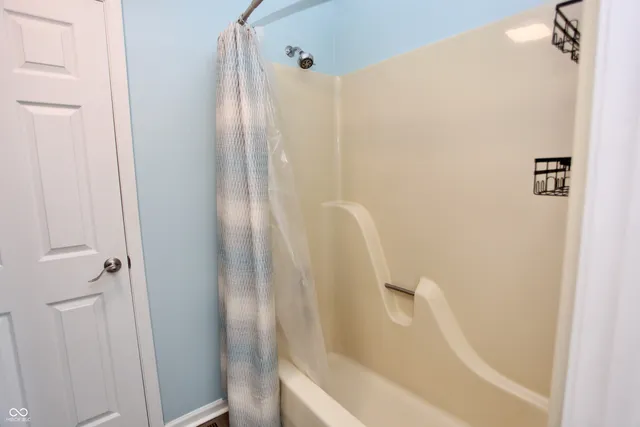 $215,000 | 4106 Eagle Cove W Drive, Indianapolis, IN 46254