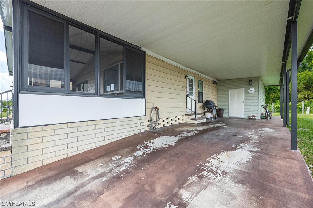 27 Aloe Alva, FL 33920 - Photo 23 of 33 a view of a backyard of a house