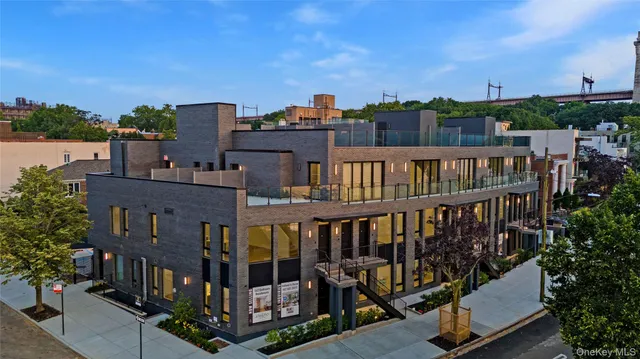 $1,430,000 | 21-31 Shore Boulevard, Unit 1D | Astoria