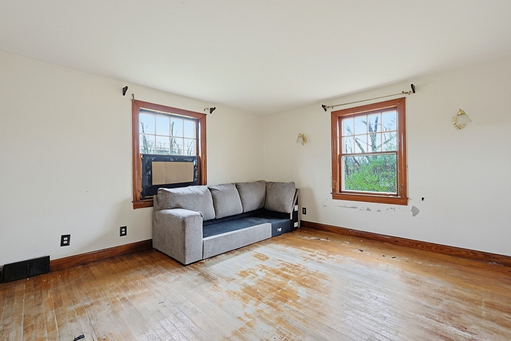 321 Townsend Hill Road Townsend, MA 01469 - Photo 12 of 34
