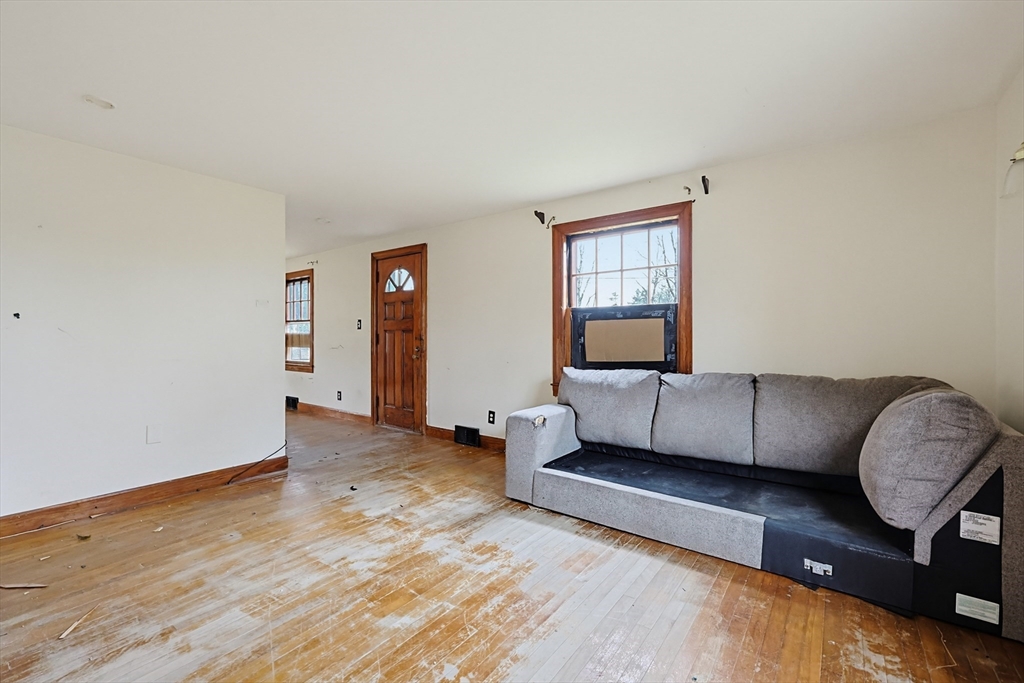 321 Townsend Hill Road Townsend, MA 01469 - Photo 13 of 34