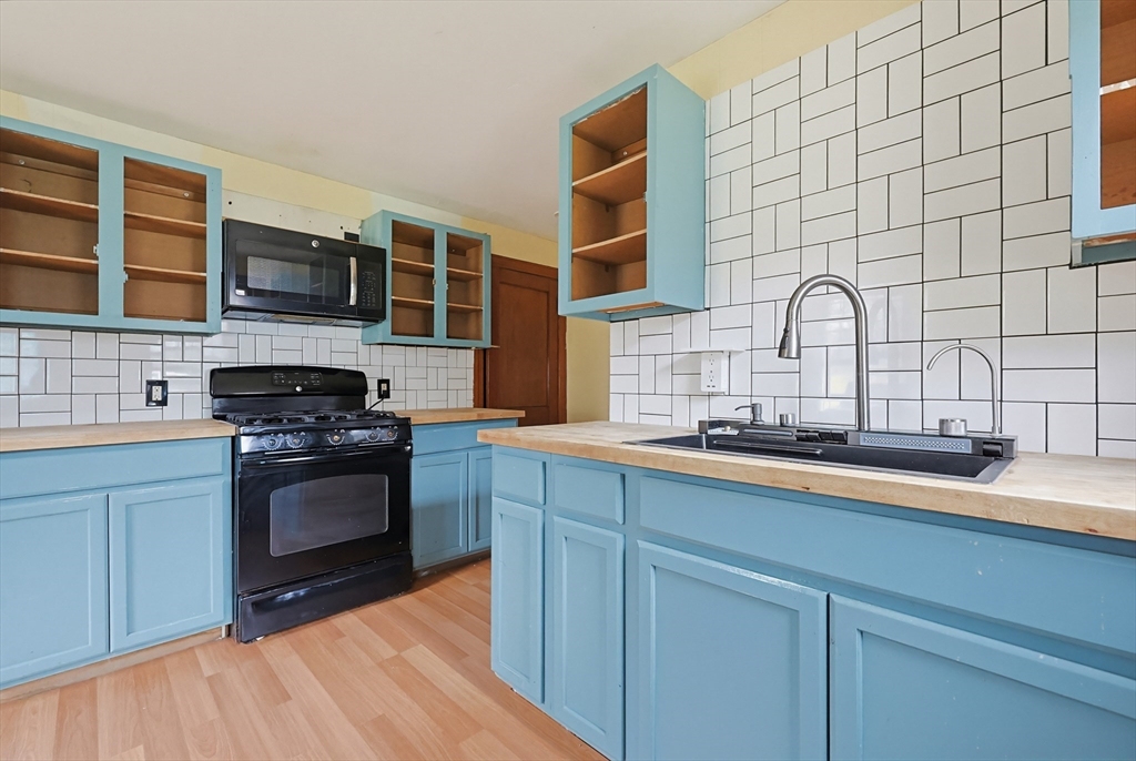321 Townsend Hill Road Townsend, MA 01469 - Photo 4 of 34
