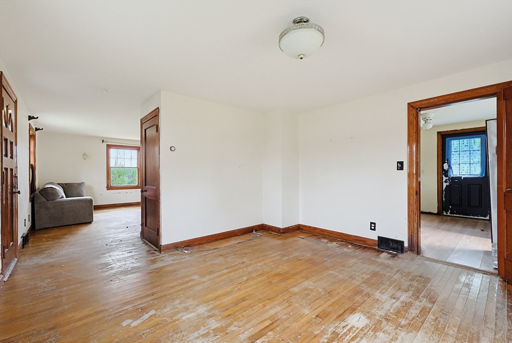 321 Townsend Hill Road Townsend, MA 01469 - Photo 5 of 34