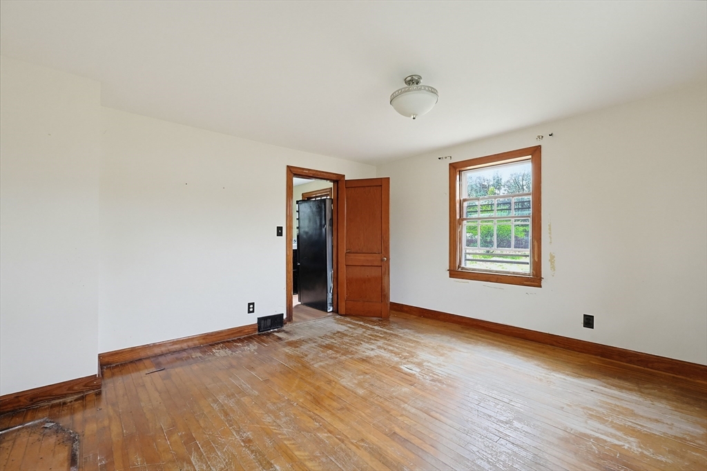 321 Townsend Hill Road Townsend, MA 01469 - Photo 9 of 34