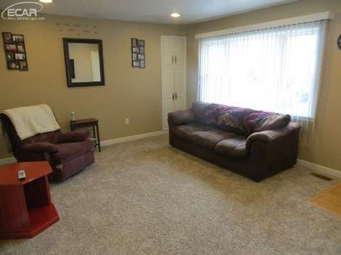 8414 Lake Road Montrose, MI 48457 - Photo 2 of 27 20454083-1.JPG
