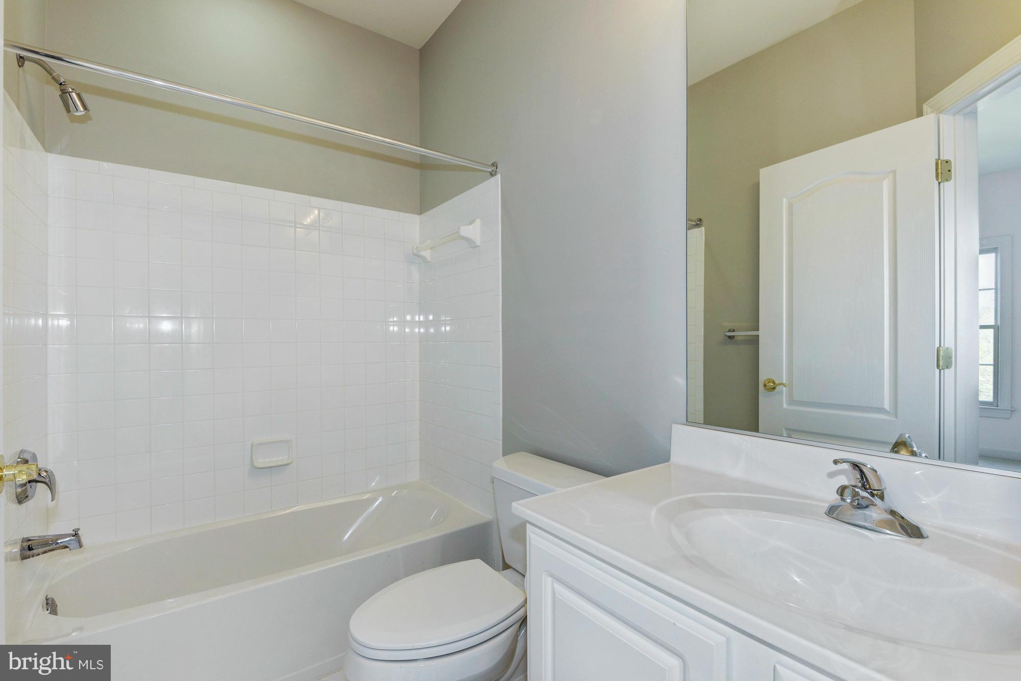 711 Childs Point Road Annapolis, MD 21401 - Photo 16 of 30 En-Suite Bath