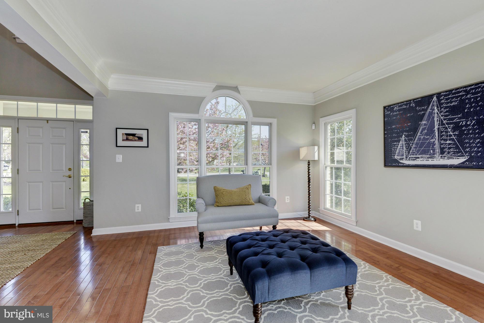 711 Childs Point Road Annapolis, MD 21401 - Photo 3 of 30 Living Room