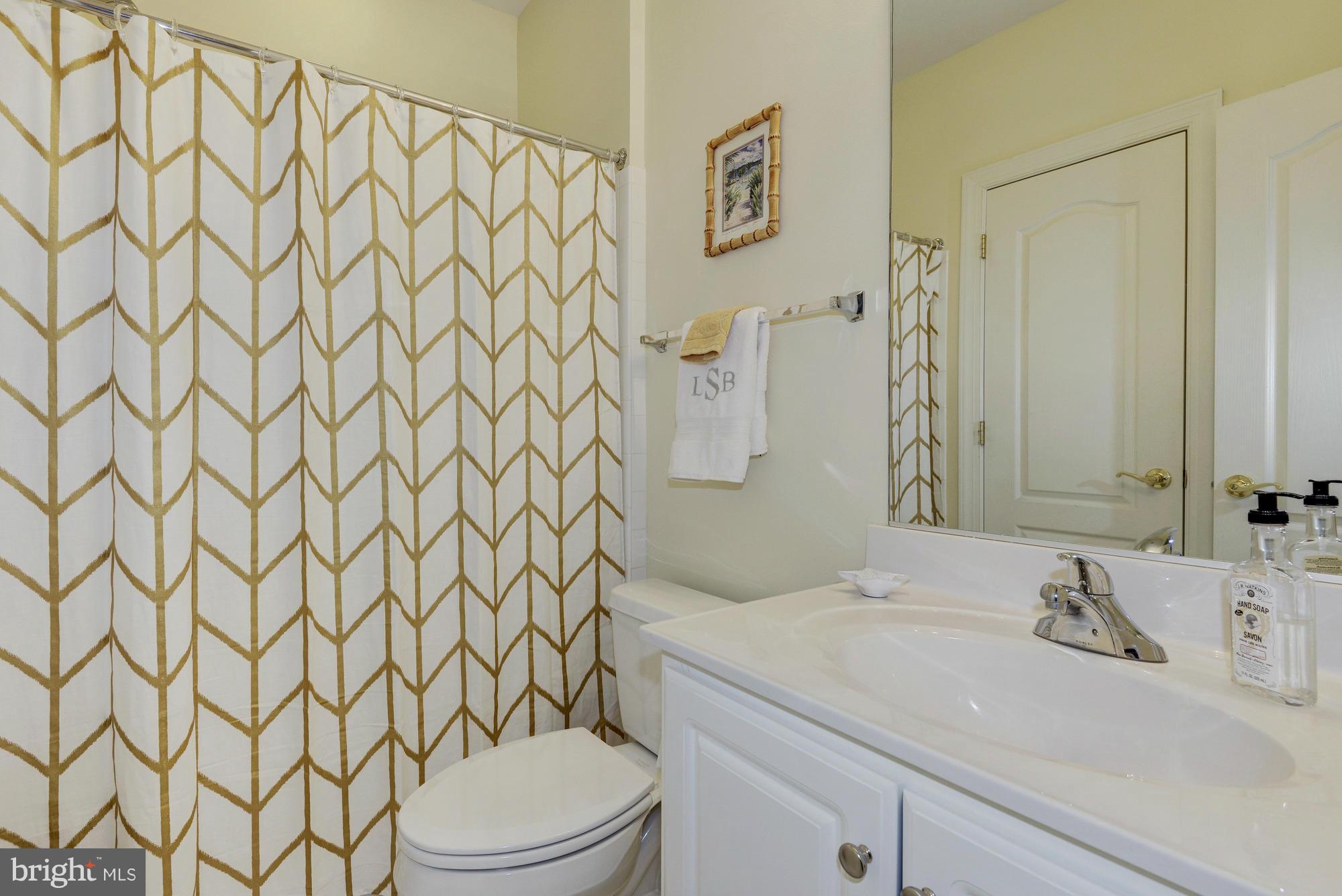 711 Childs Point Road Annapolis, MD 21401 - Photo 23 of 30 En-Suite Bathroom
