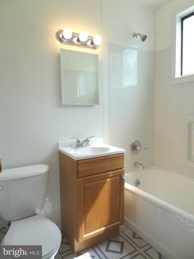 56 Ridge Road, Unit E Greenbelt, MD 20770 - Photo 7 of 8 Bath