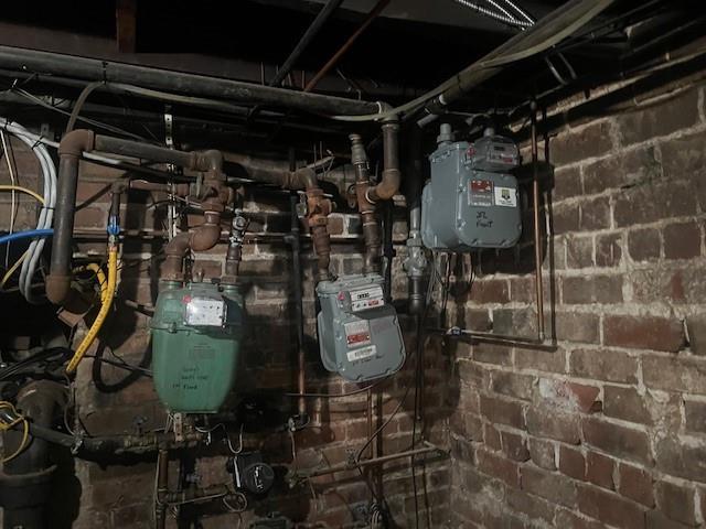 568 Merchant Street Ambridge, PA 15003 - Photo 17 of 20 a bathroom with a toilet and a shower