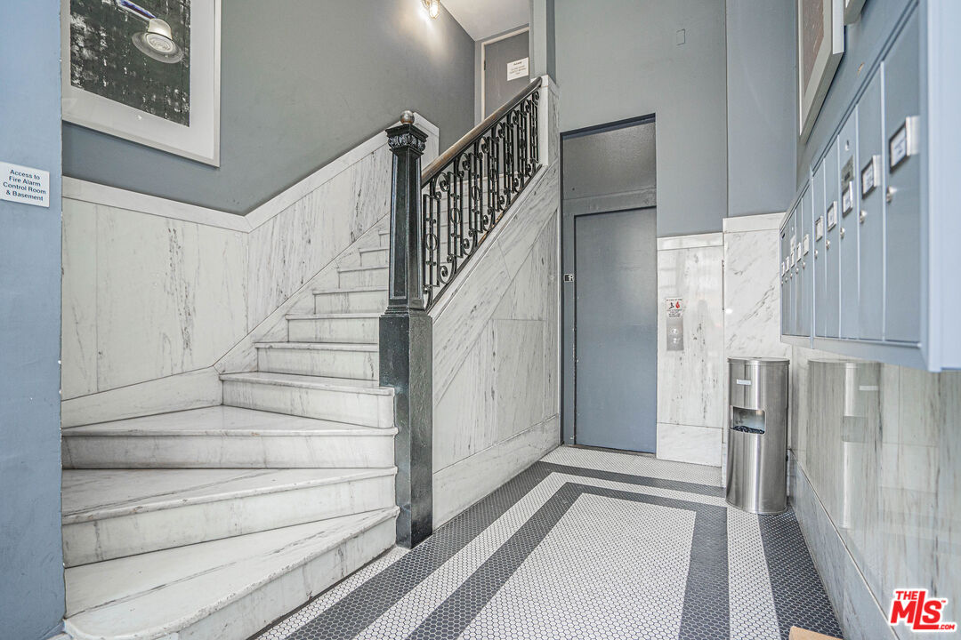 812 South Spring Street, Unit 2 Los Angeles, CA 90014 - Photo 2 of 28