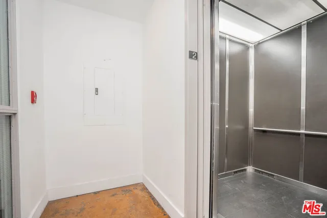 $3,800 | 812 South Spring Street, Unit 2, Los Angeles, CA 90014