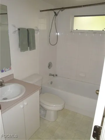 $1,825 | 709 Southeast 20th Place, Cape Coral, FL 33990