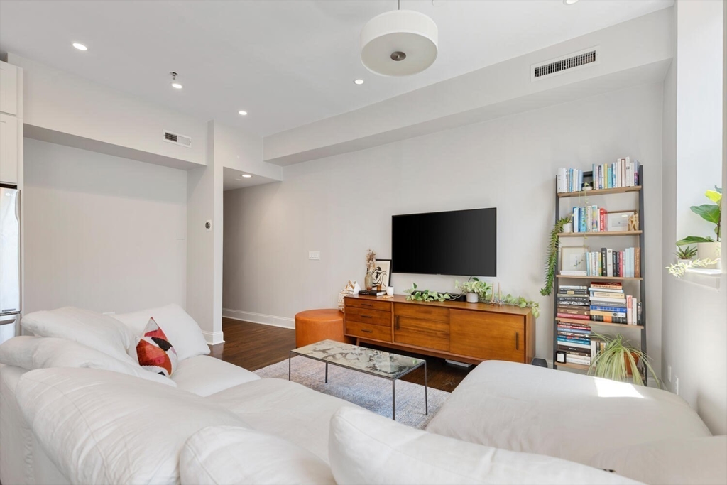 5 Appleton Street, Unit 2D Boston, MA 02116 - Photo 11 of 34