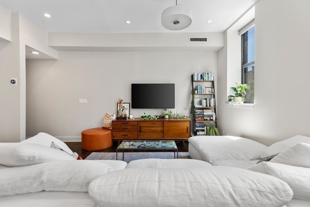 5 Appleton Street, Unit 2D Boston, MA 02116 - Photo 8 of 34