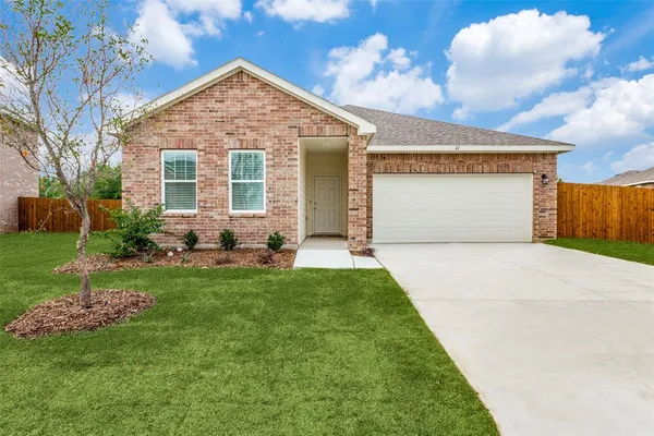 $2,350 | 41 Glen Crossings Road, Fort Worth, TX 76134