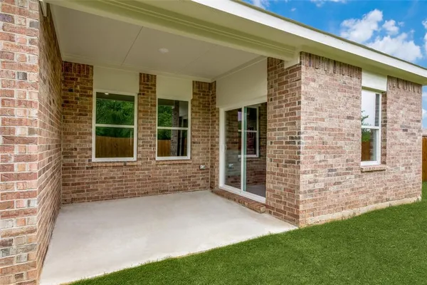 $2,350 | 41 Glen Crossings Road, Fort Worth, TX 76134